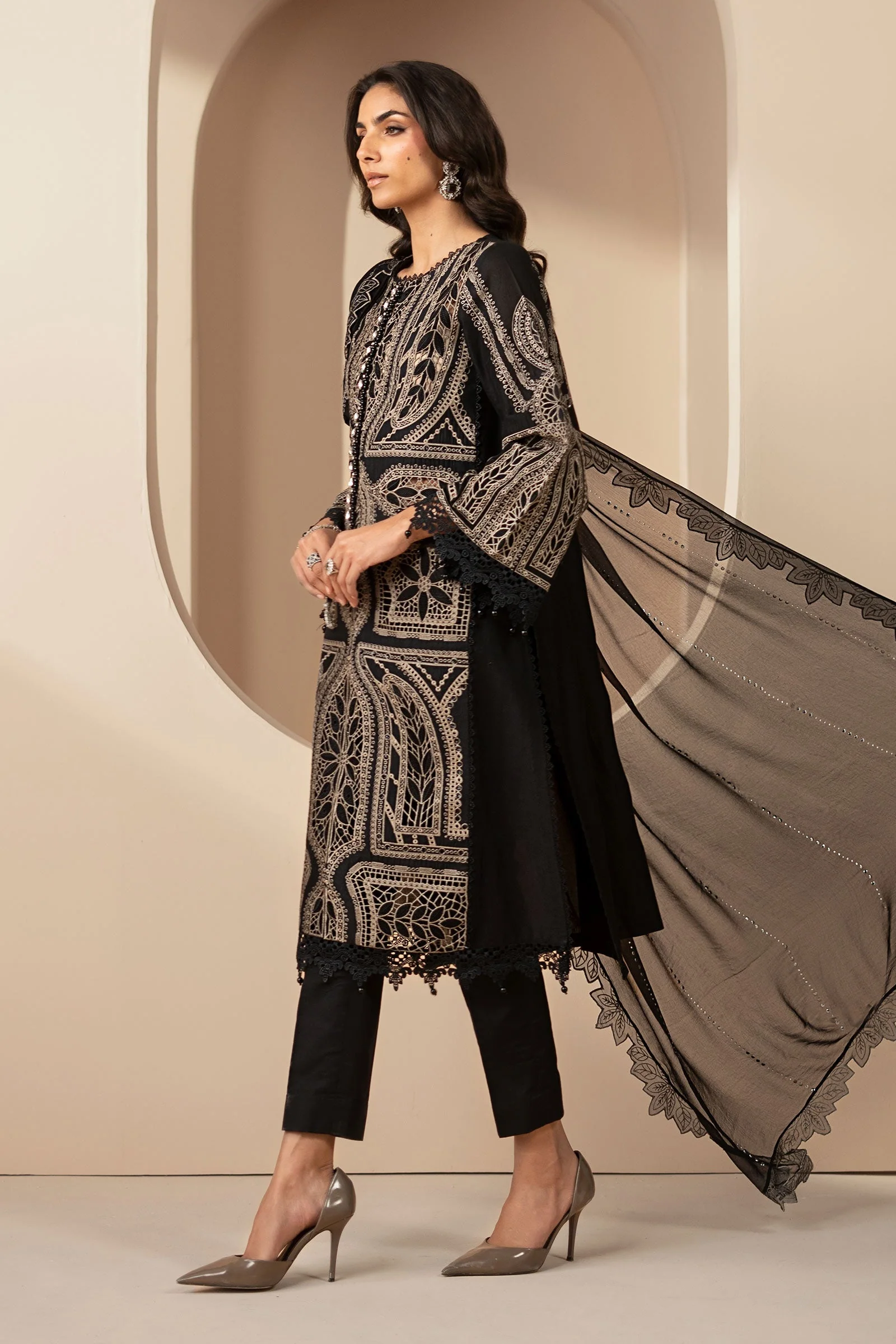 3 Piece Embroidered Lawn Suit - Image 3